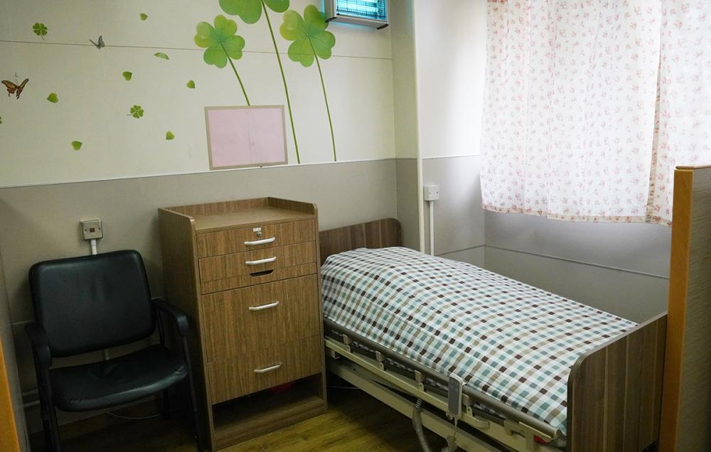松暉護老中心的單人床位